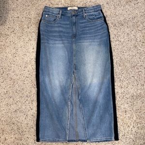 GAP 90s Y2K Denim Maxi Skirt Faded
Front Slit, with velvet. Size 30